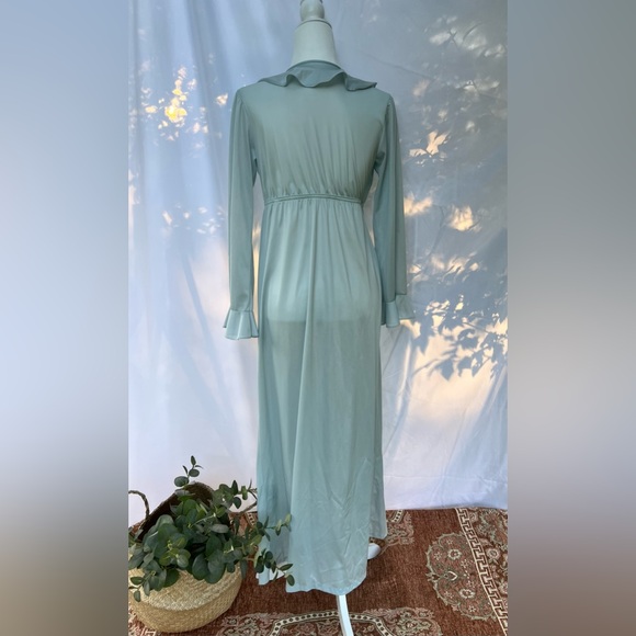 Vintage Montgomery Ward Ruffle Robe - Picture 2 of 6